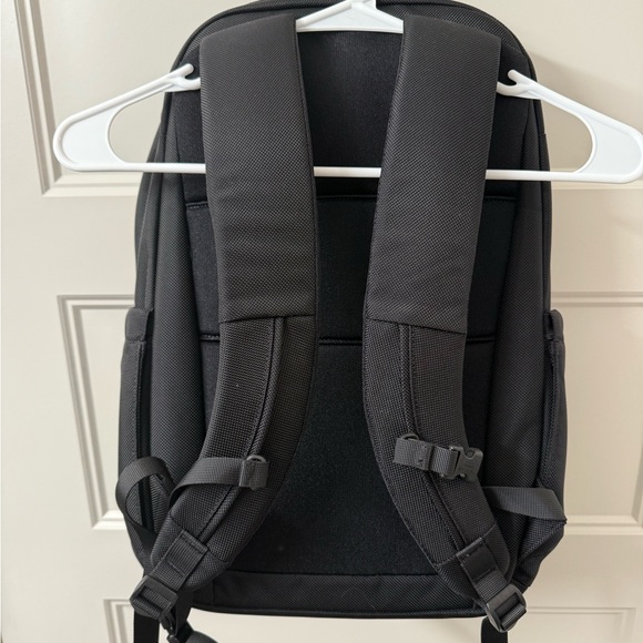 Lululemon Cruiser Backpack 23L - Picture 5 of 8